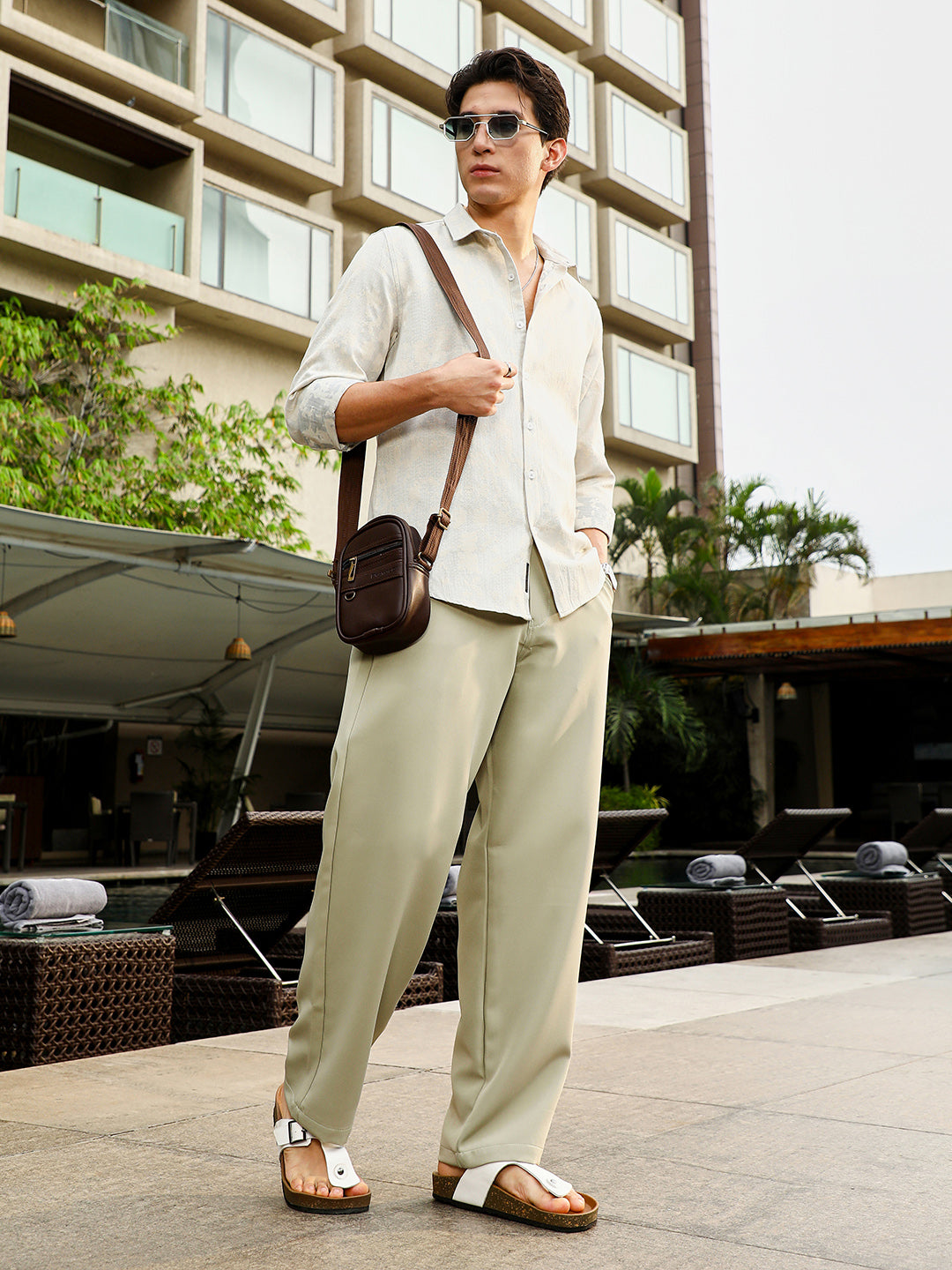 Lightweight - Solid Relaxed-Chino Trousers